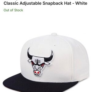 NEW Chicago Bulls White Snapback Hat with Black Brim